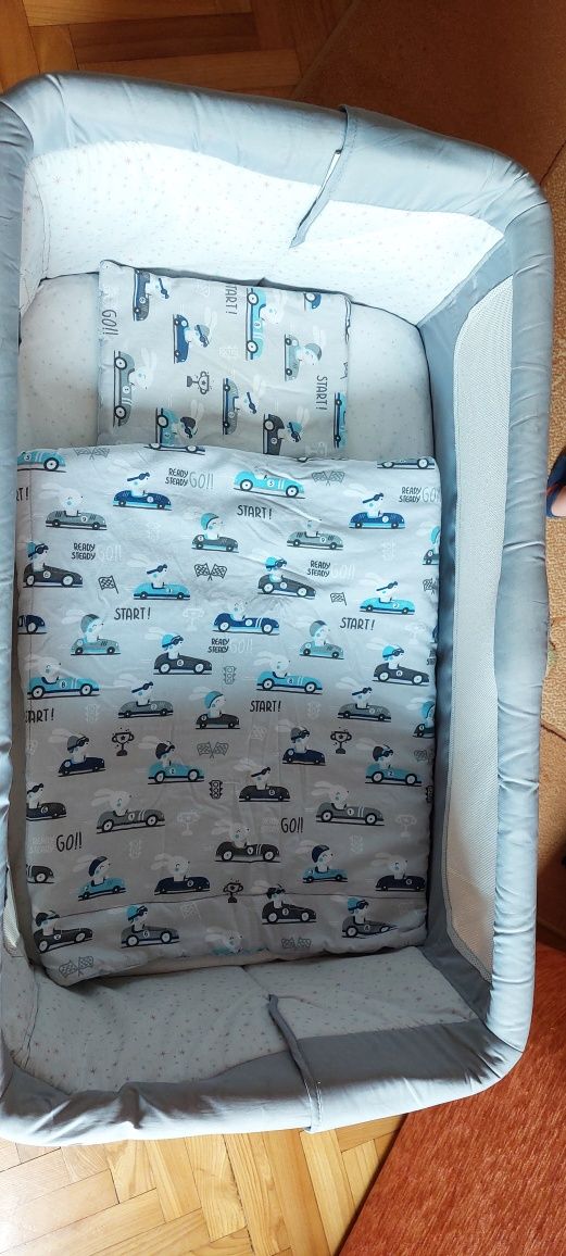 Łóżeczko dostawka z kołyską  Chicco Next2me Dream +poduszka i kołderka
