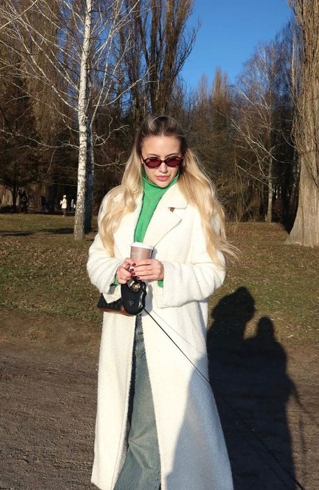 Пальто біле, довге