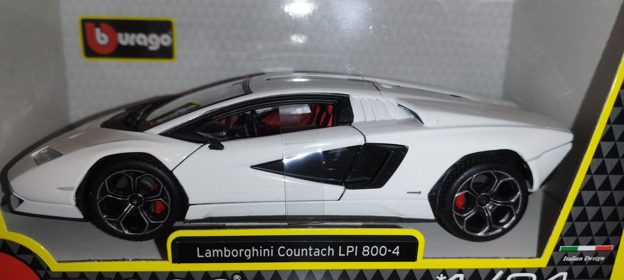 Bburago Lamborghini Countach LPI 800-4 White, skala 1:24 Burago.