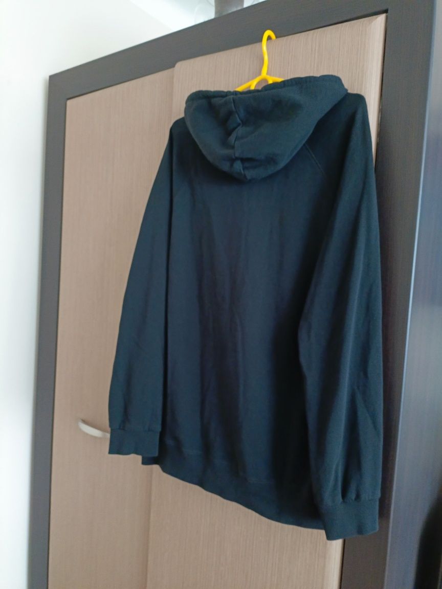 Czarna bluza Guess (rozmiar XL) - haftowane logo, stan bardzo dobry