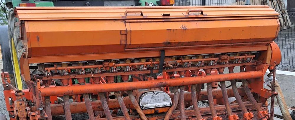 Siewnik nabudowany (do zboża/poplonów)