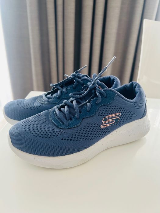 Adidasy Skechers r.39