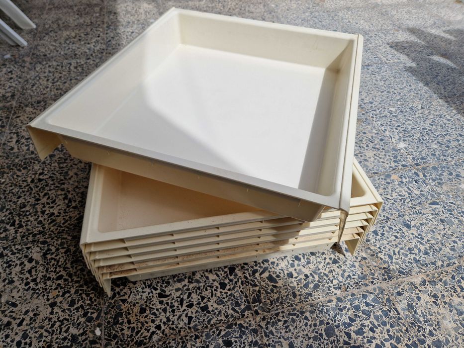 Gavetas Europa de pvc bege