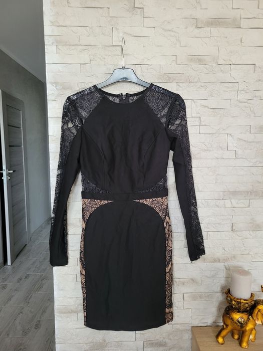 Nowa elegancka czarno beżowa sukienka dopasowana w koronke Butik S