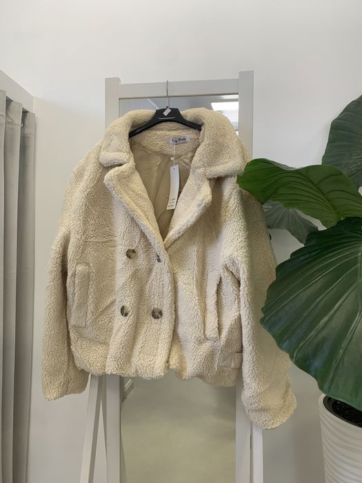 Kurtka ciepla krotka na guziki