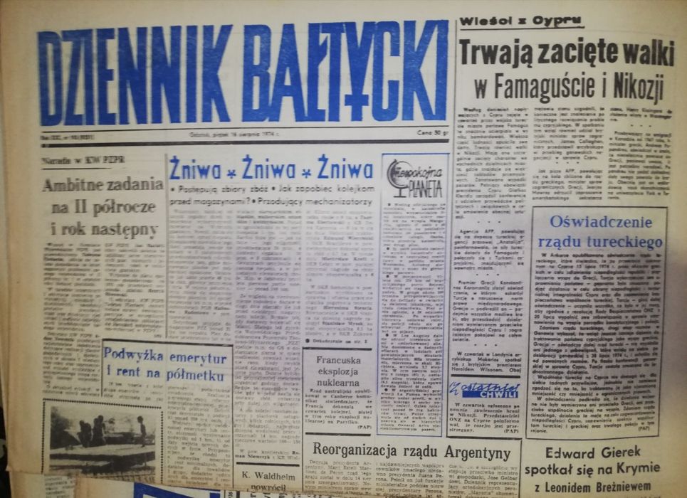 PRL. Stara gazeta z datą urodzenia, Głos Wybrzeża, Dziennik Bałtycki.