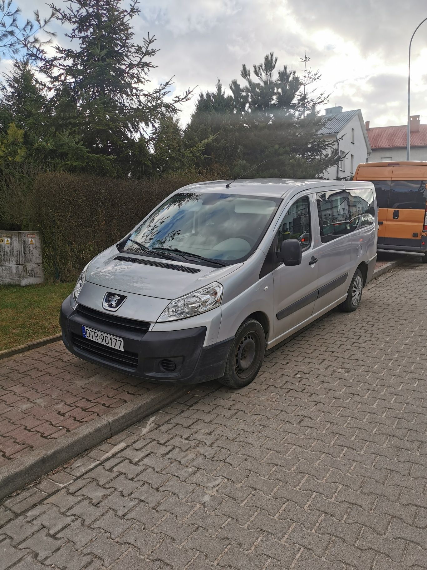 Wypożyczenie wynajem busów osobowych dostawczych transport