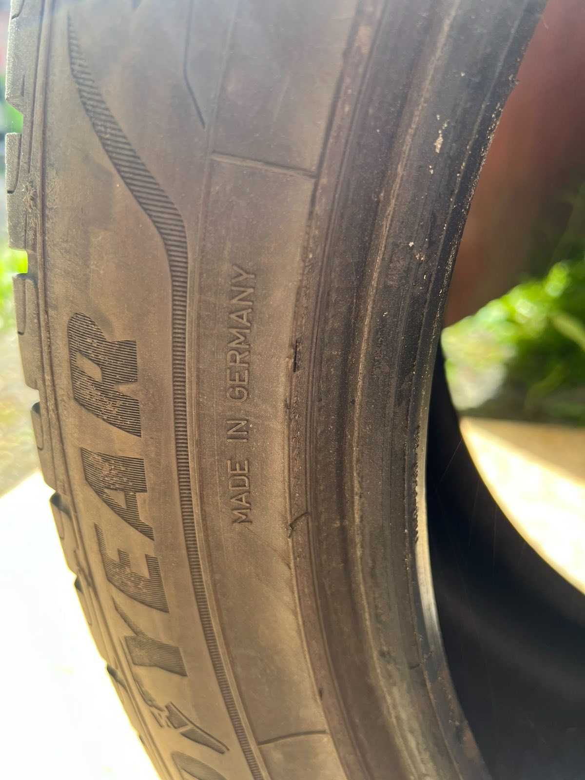 Продам резину  Goodyear 275/45r20 зима