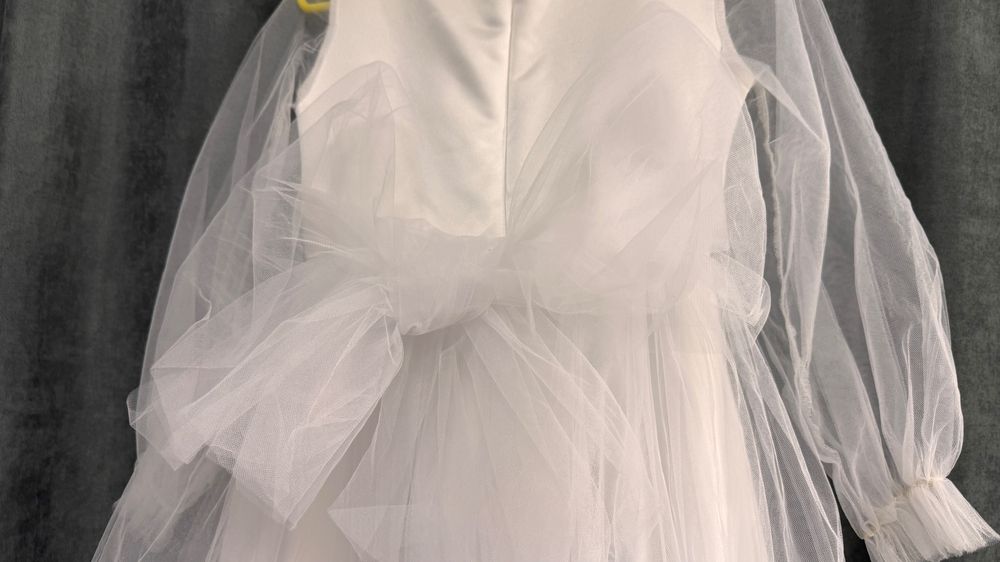 Ніжна дитяча сукня білого кольору