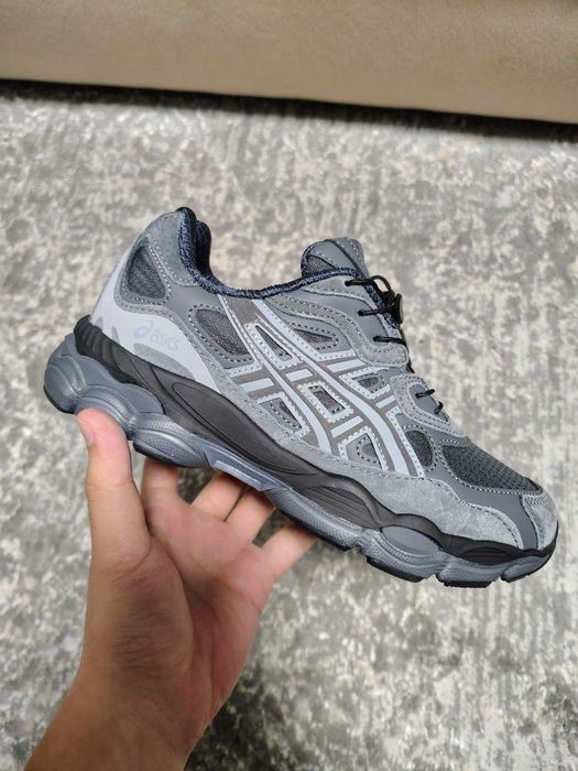 Жіночі зимні кросівки сірі асікс нюк термо asics gel nyc гортекс