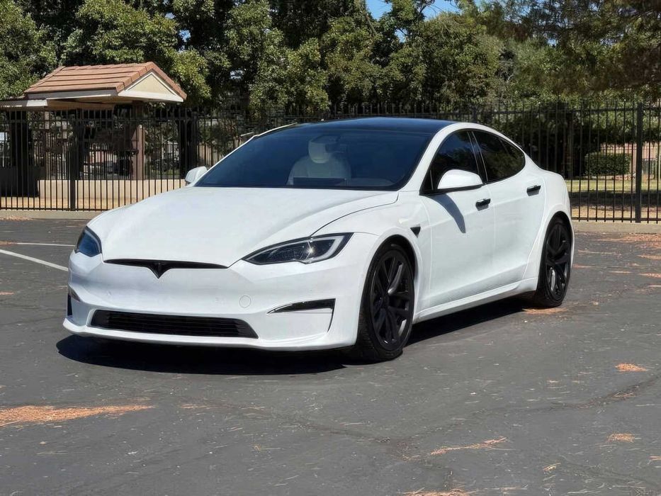 Tesla Model S      2022