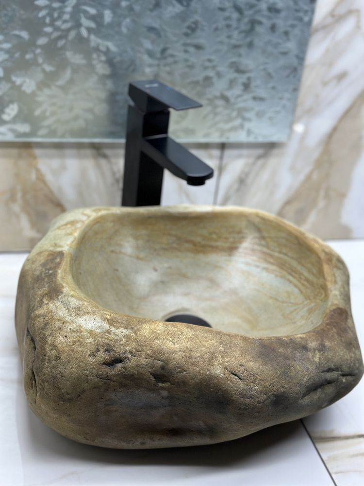 Раковина, чаша , умивальник з натурального каменю річковий камінь