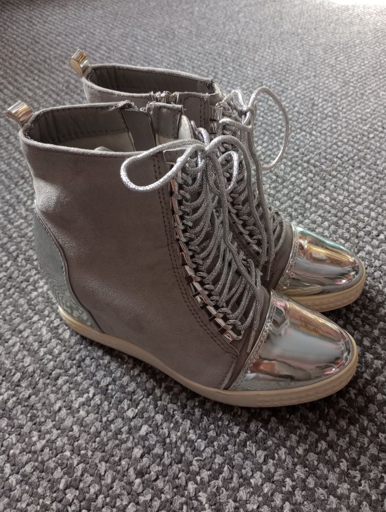 Buty, botki na ukrytej koturnie rozm.37