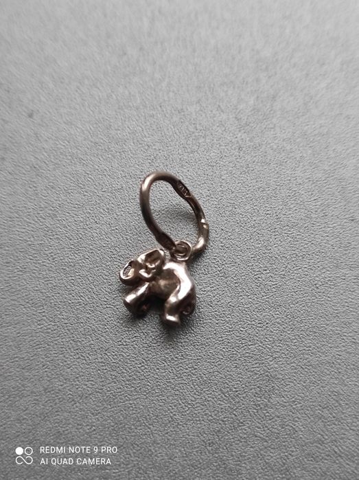 Продам кулон серебряный слон.
