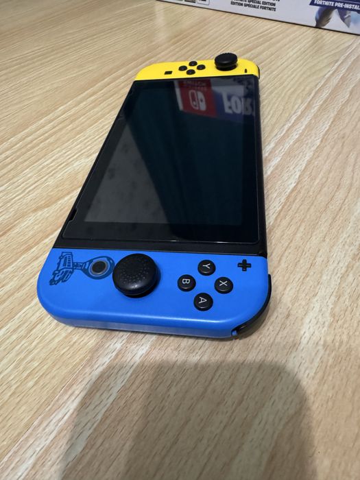 Ігрова консоль приставка Nintendo Switch Fortnite Edition