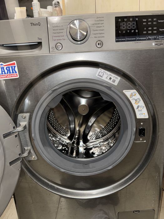 Продам стильну пральну машину LG ThinQ 7 кг! Стан ідеал!