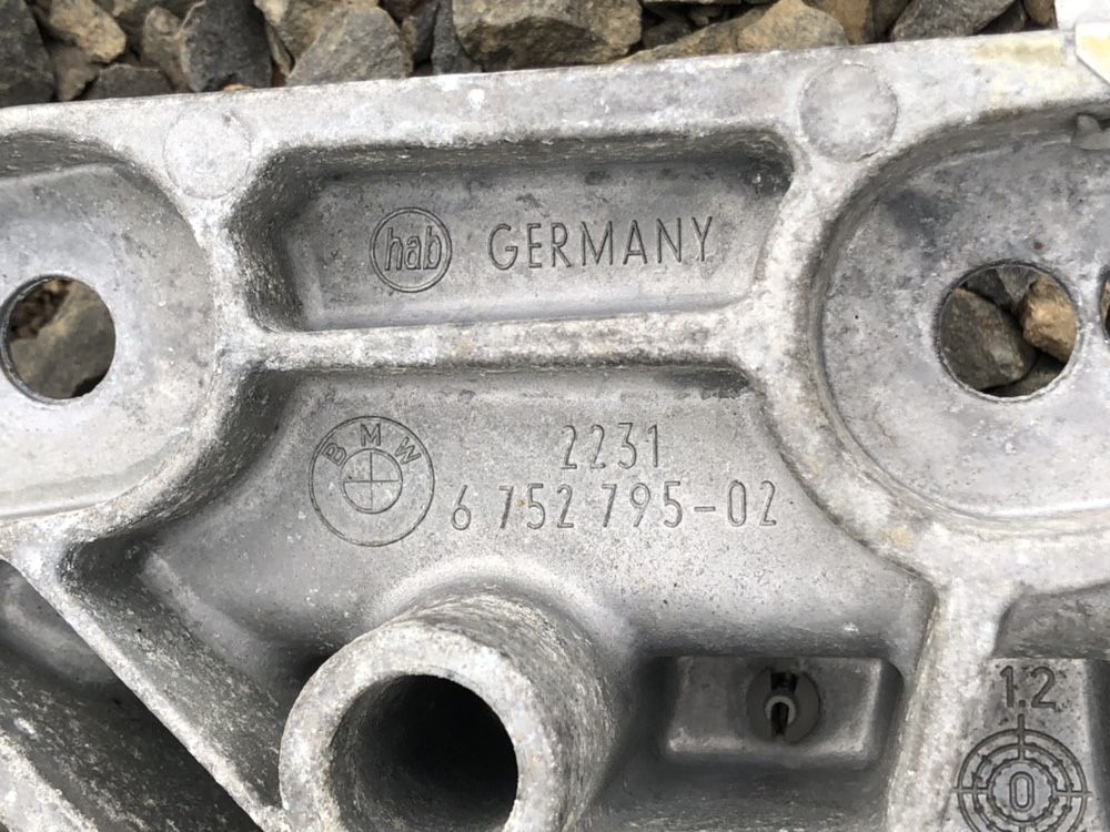 Траверса на БМВ Е46 М47N Рестайл МКПП 5-ступка Кронштейн МКПП 6752795