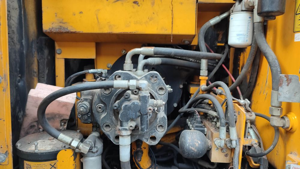 JCB JS 220 LC гусеничный