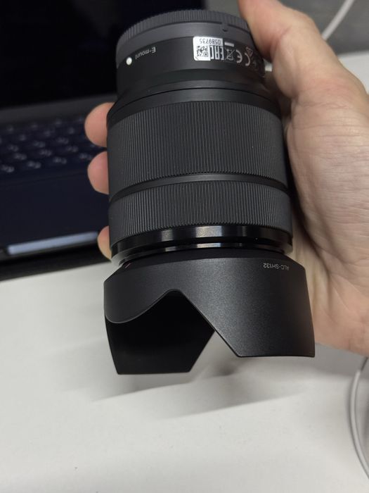 Об'єктив Sony FE 28 - 70 F 3.5 - 5.6 OSS гарний стан