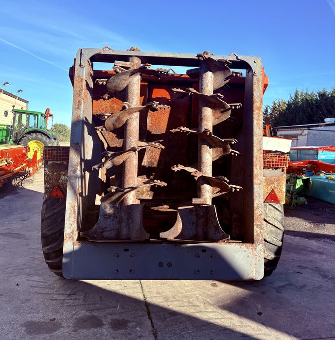 reboque espalhador de estrume