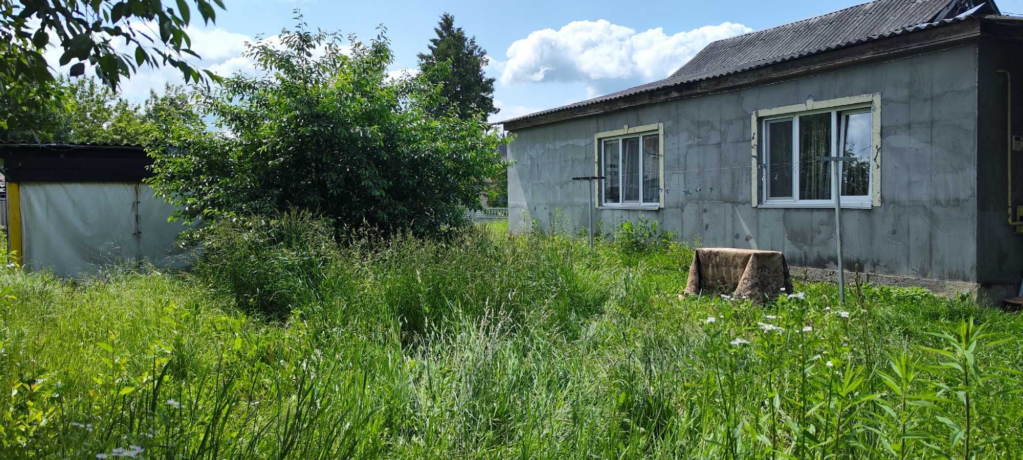 Частина будинку земельною ділянкою.Всі зручності.2 роздільні кімнати