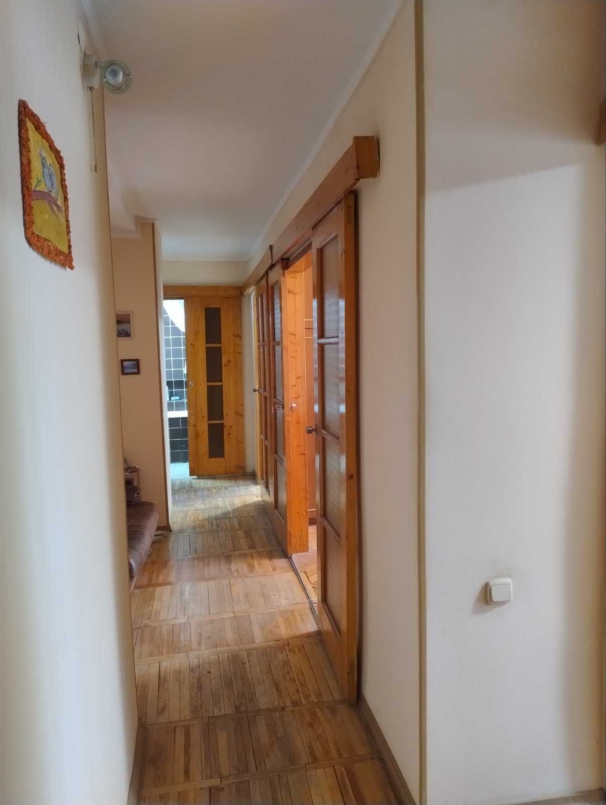 Продаж 2х.кім.квартири вул. Золота( поруч ЖК Семицвіт)