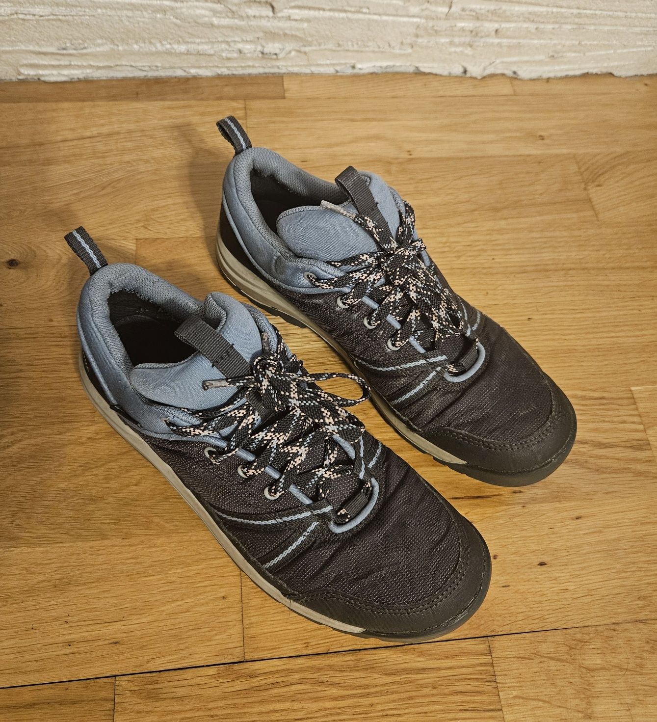 Buty turystyczne Quechua niskie wodoodporne 38