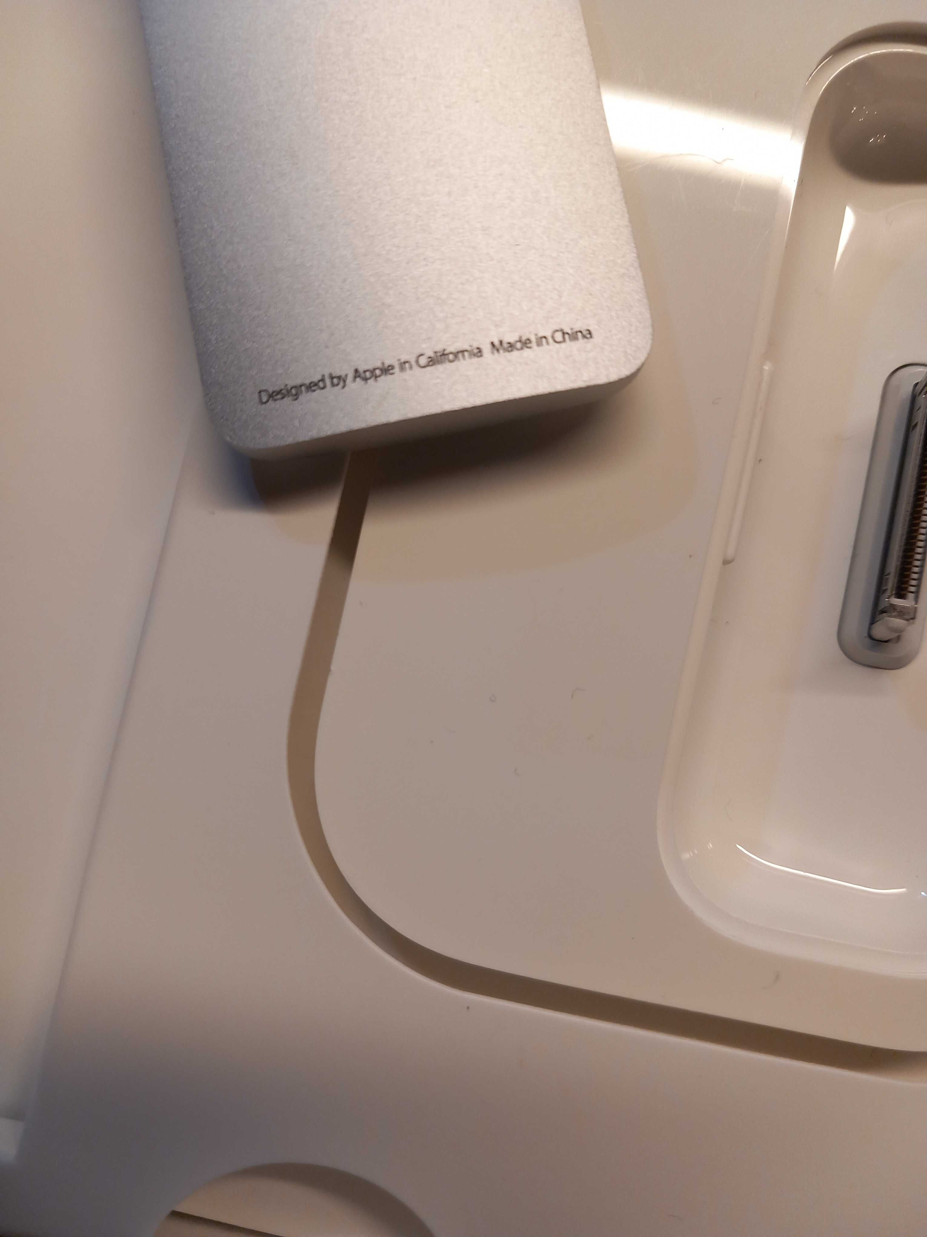 Apple Universal Dock MC746ZA