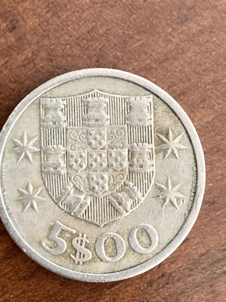 3 moedas de 5 escudos (1964, 1966 e 1967); oferta moeda 1984