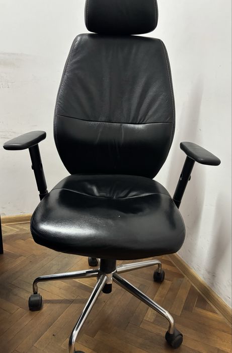 Biurko z kontenerkiem gratis fotel skórzany