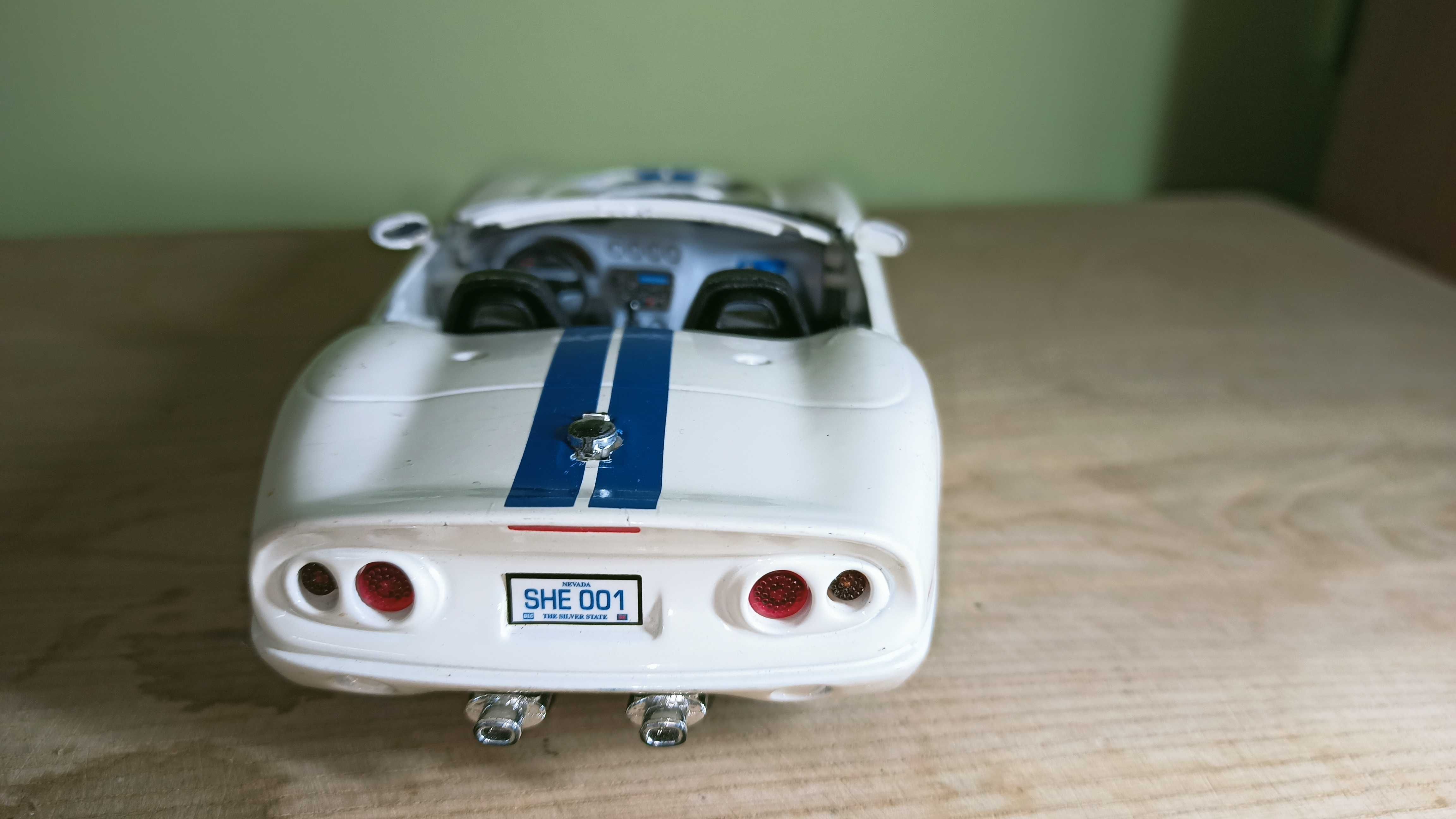 Машинка Shelby Series 1 1999 фірми MAISTO Модель 1:24