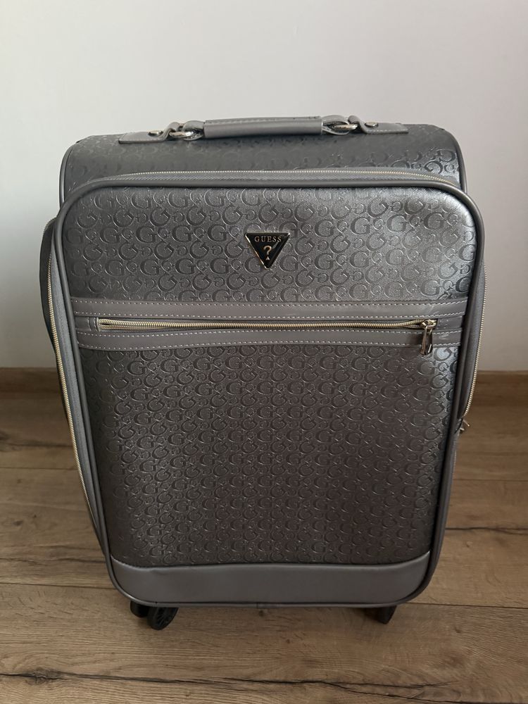 Walizka guess cabin bag