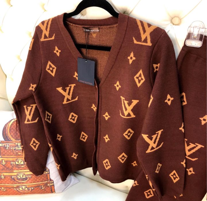 Костюм LV Louis Vuitton луі вуітон коричневий в наявності