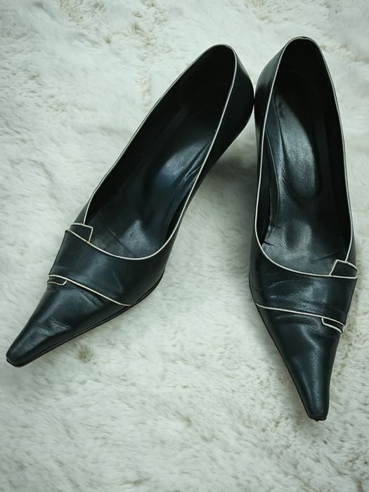 Sapatos de tacão clássicos