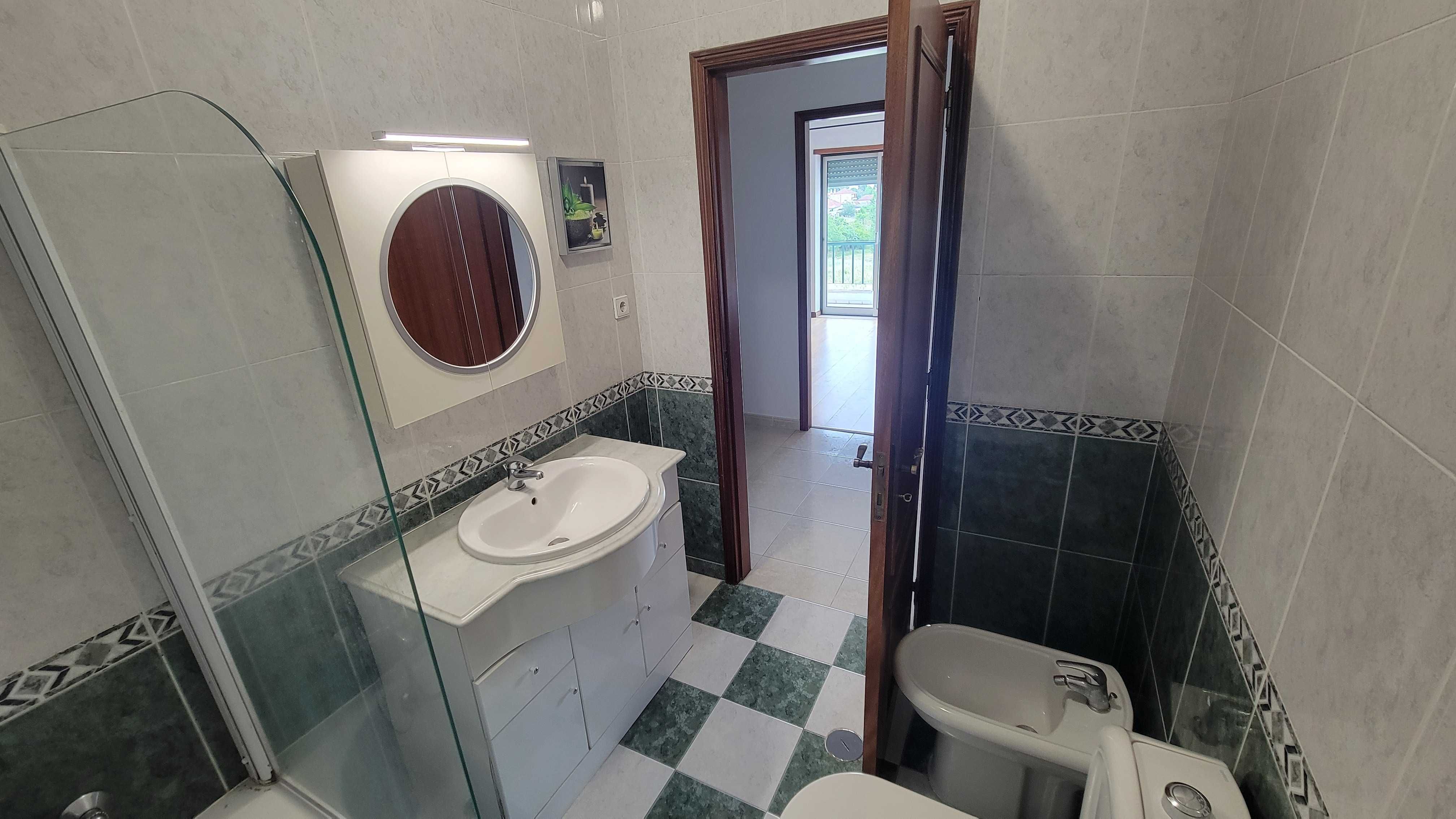 Apartamento T3 bem localizado em São Romão - Leiria