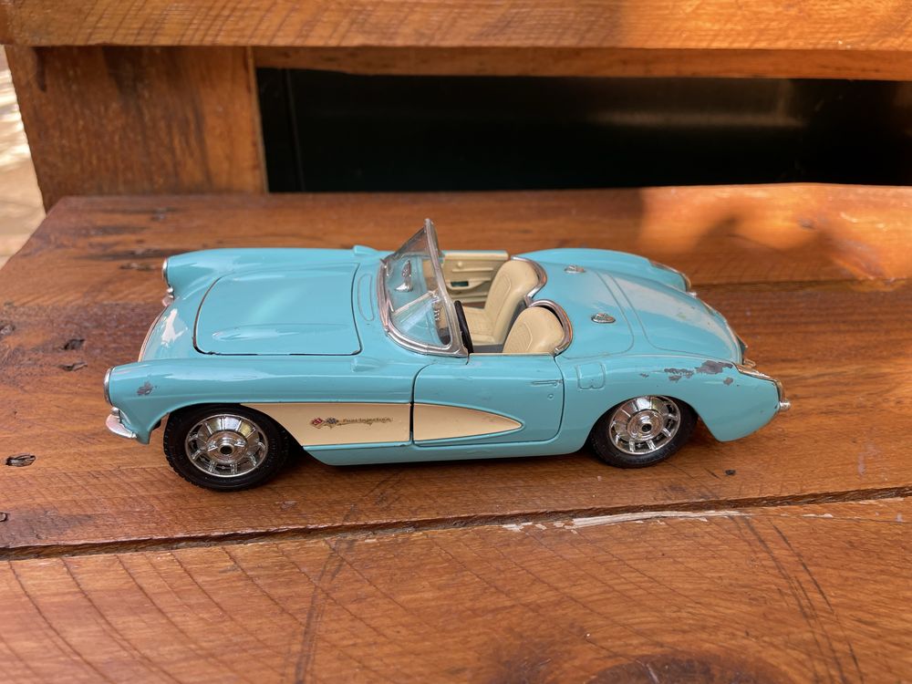 Chevrolet corvette 1957 da Burago 1/24
