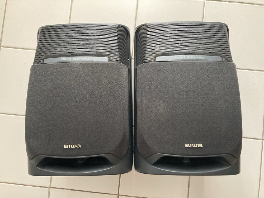 Colunas Aiwa com suporte