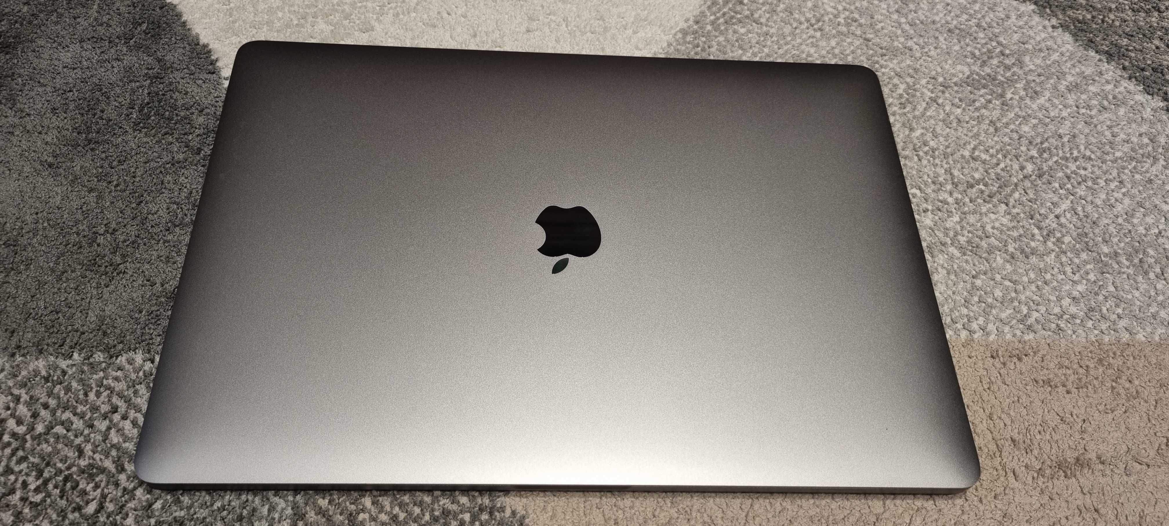 MacBook Pro 15" 2018 i7-8750h 2.2GHz 32GB 256SSD