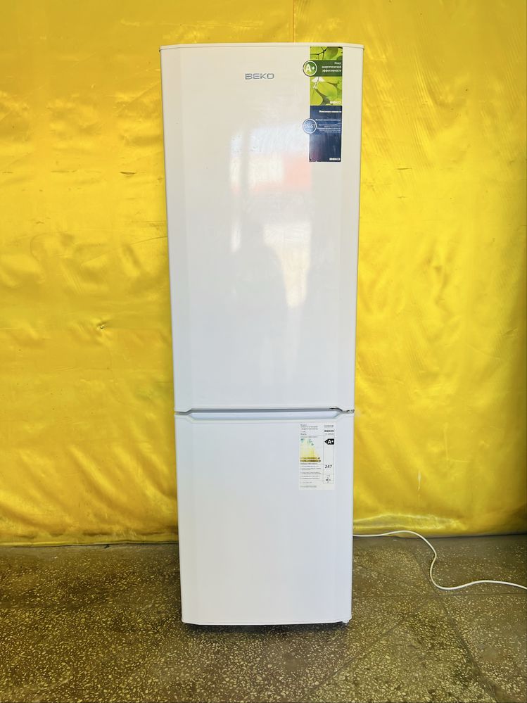 Двухкамерный холодильник BEKO CS328020 узкий 54см