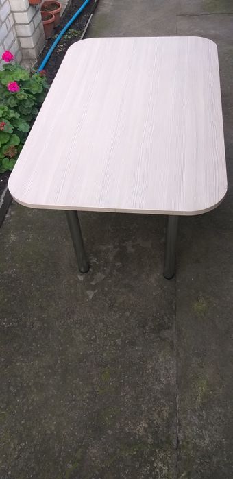 Продам обеденный стол. Размер 1500×900 высота 800мм.