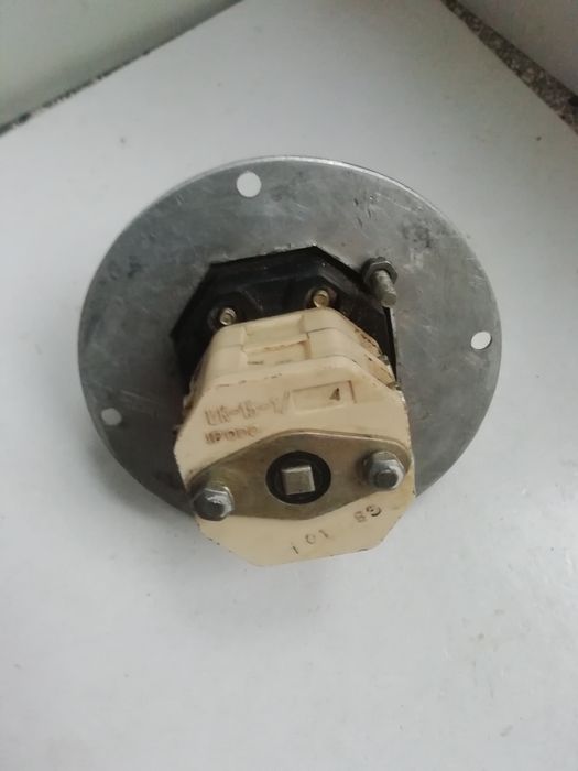 przełącznik 2 biegunowy na 220V - 230