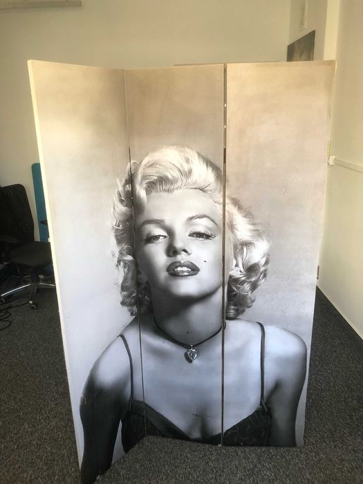 Parawan z Marilyn Monroe Sepia w stylu Retro