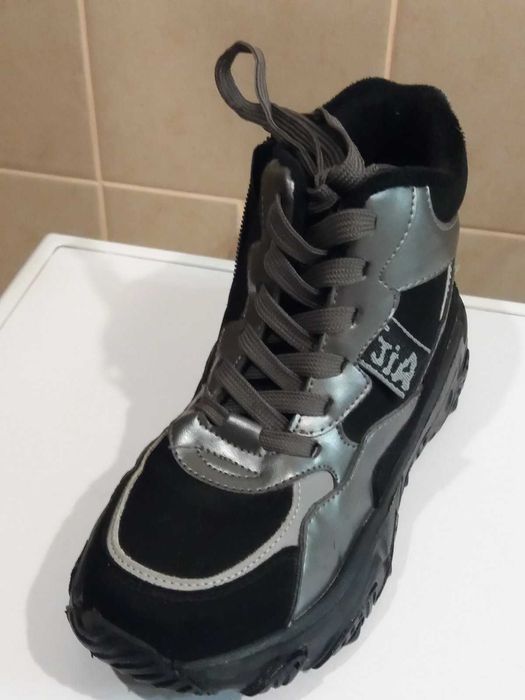 Демисезонные ботинки для девочки 33р