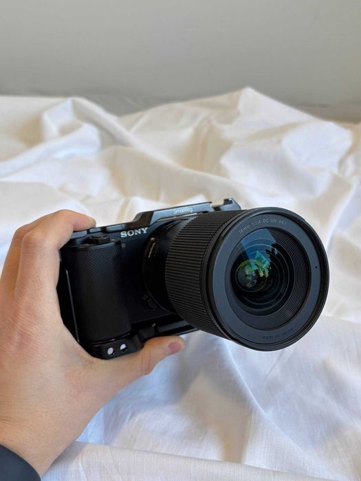 Sony ZV-E10 + Sigma 16mm f/1.4 + Filtr + Klatka — Zestaw do nagrywania