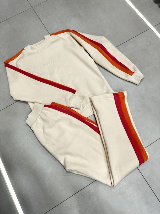 Komplet dresowy damski Guess beżowy z kolorowymi paskami XS jak nowy