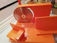 Maquina manual de cortar fiambre.