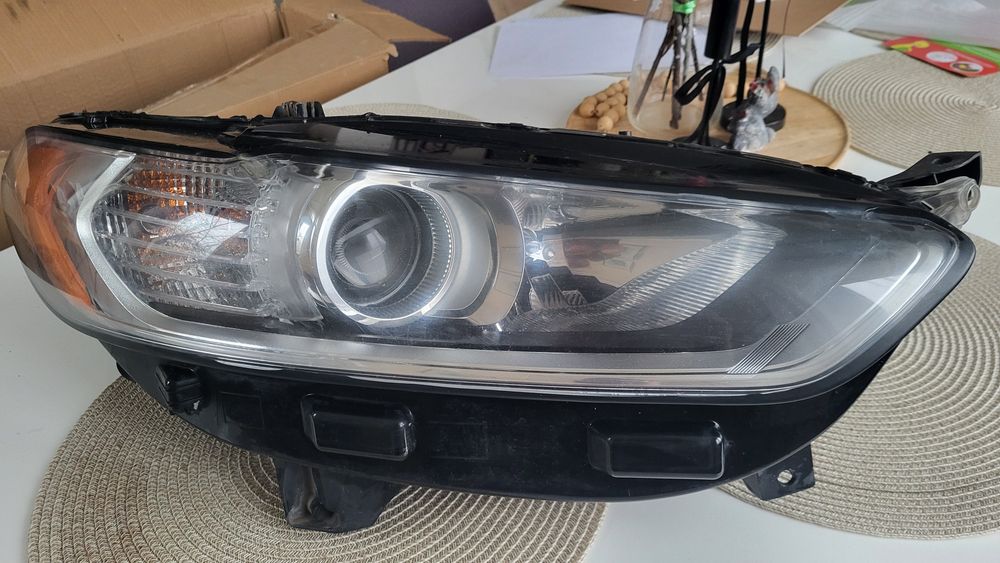 Фари Ford Fusion 2013-2016.