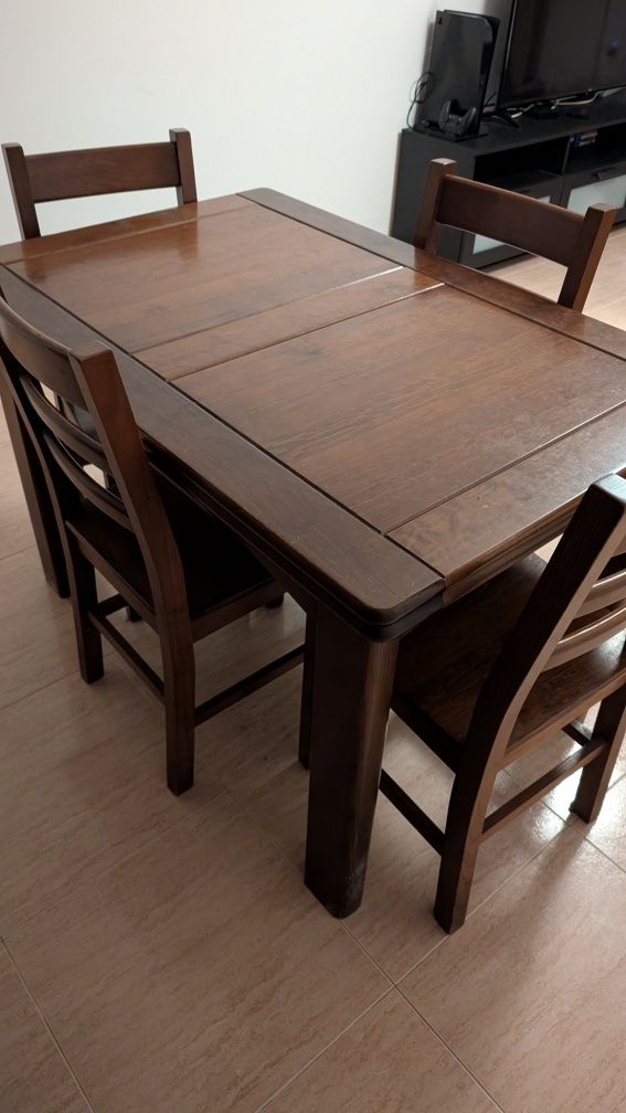 Mesa de jantar extensível + 4 cadeiras