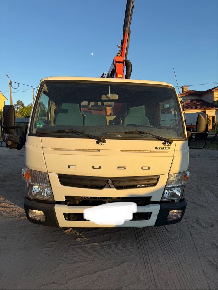Mitsubishi Fuso com grua e bascúla