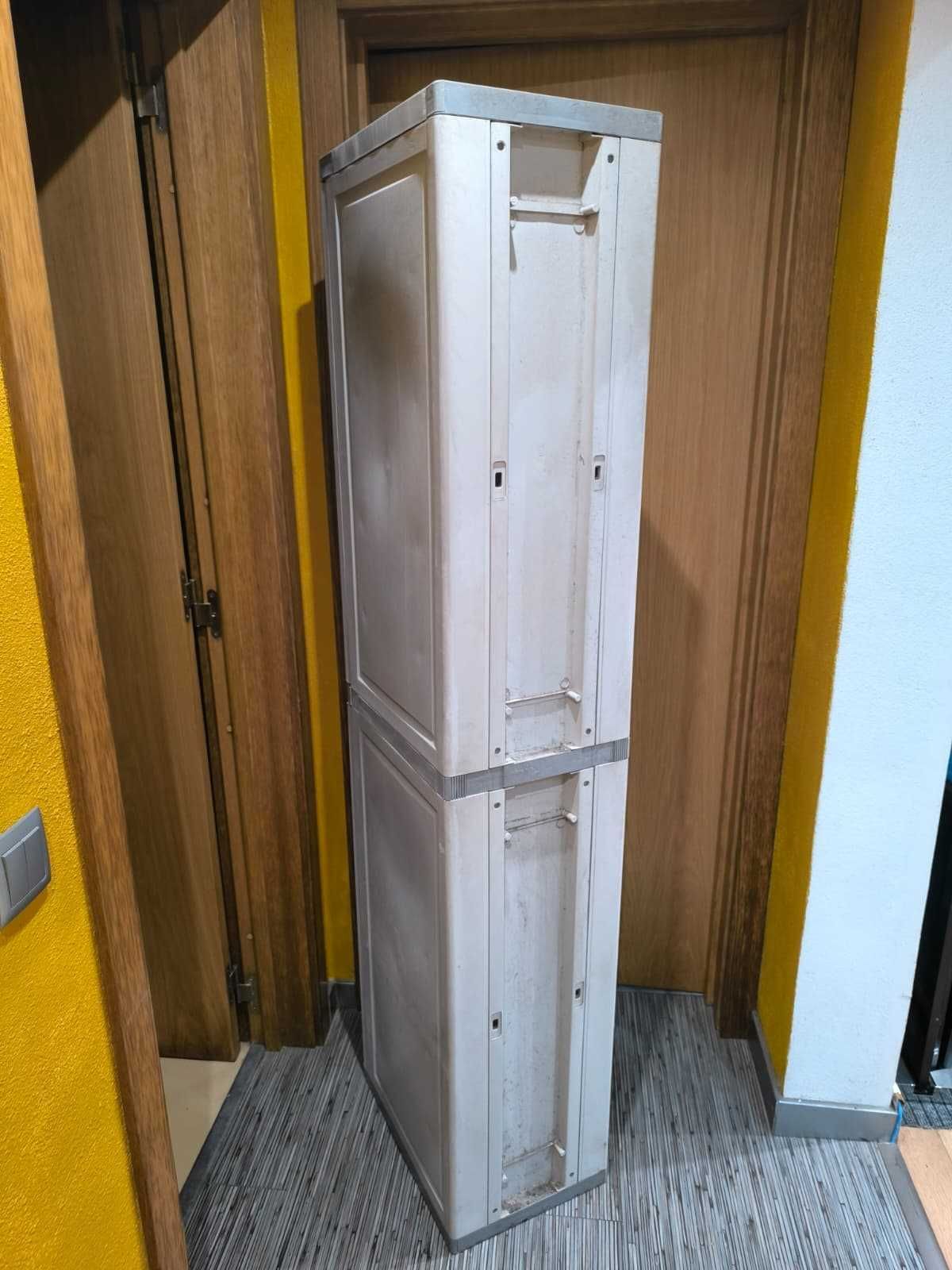 Armário alto de uma porta